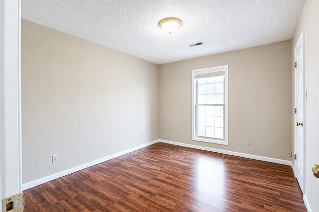 Building Photo - 317 Headrickview Dr