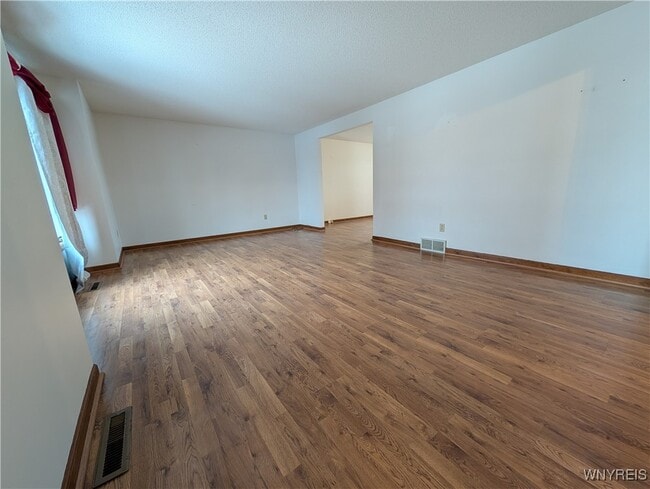 Building Photo - 270 Selkirk Dr