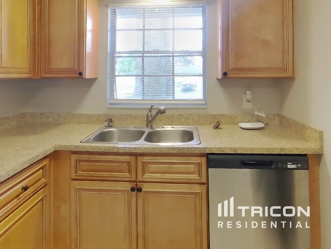 Building Photo - 804 Heidi Rd