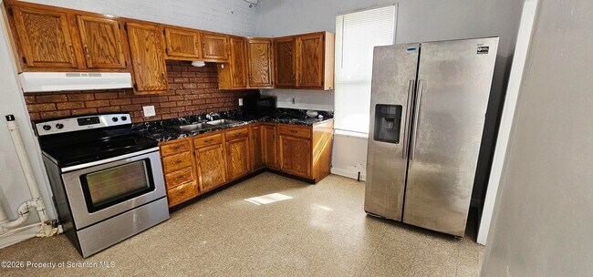 Building Photo - 1319 Washburn St