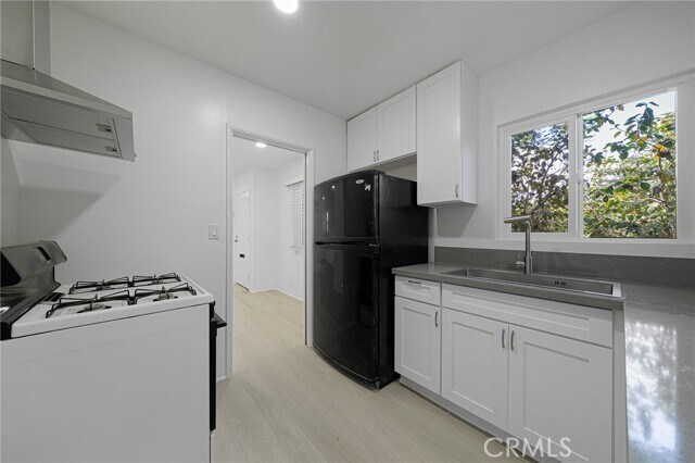 Building Photo - 9050 Huntington Dr