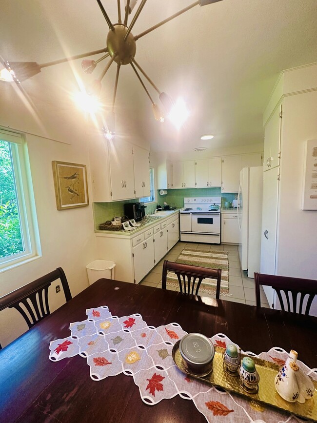 Building Photo - 27 Escalona Ave