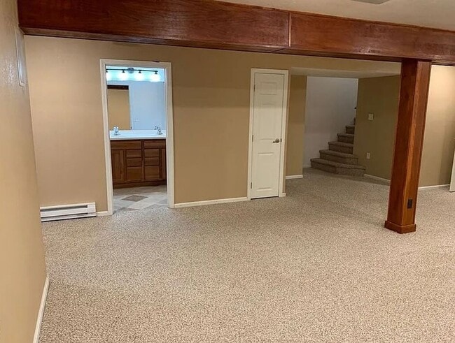 Building Photo - Spacious Single-Family Home in Established Wellington Neighborhood