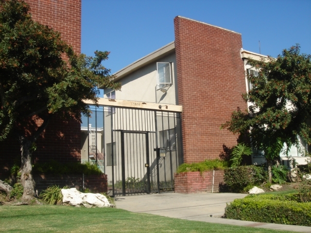 Building Photo - Vanowen Street Apartments