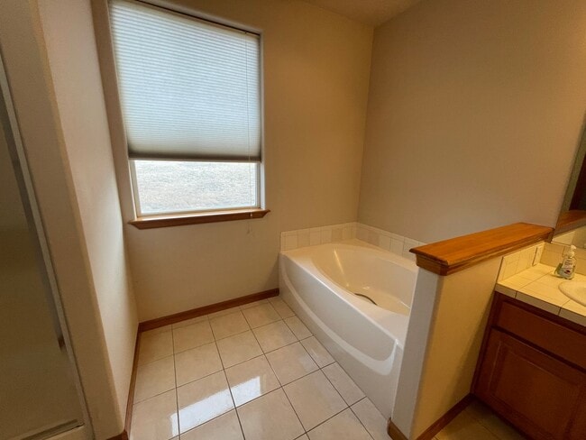 Building Photo - Amazing family home in the perfect location!