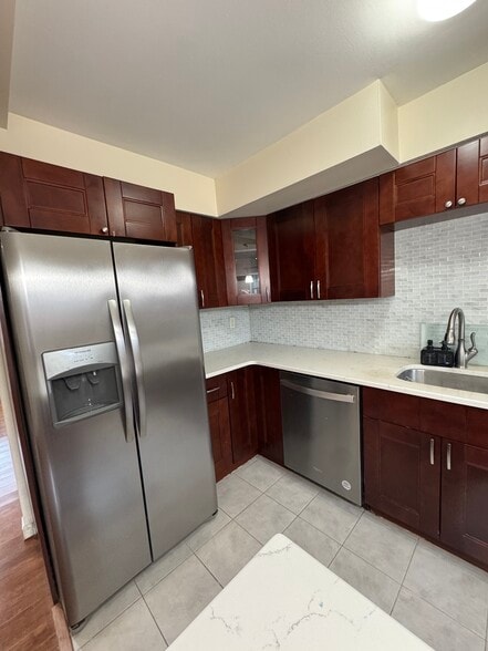 Kitchen - 180 Littleton Rd