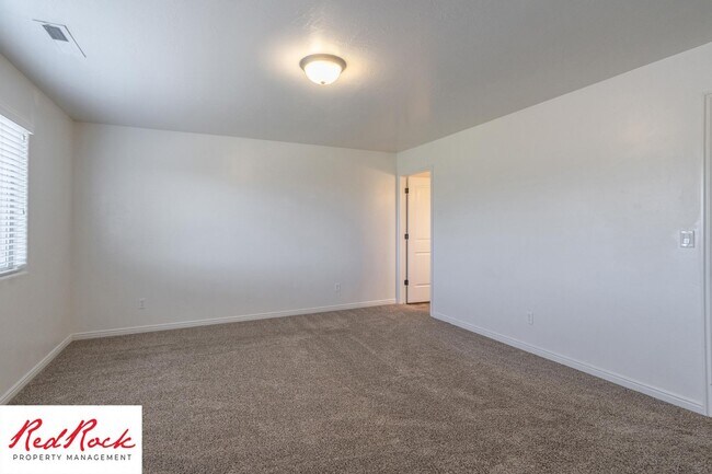 Building Photo - 2801 E 450 N