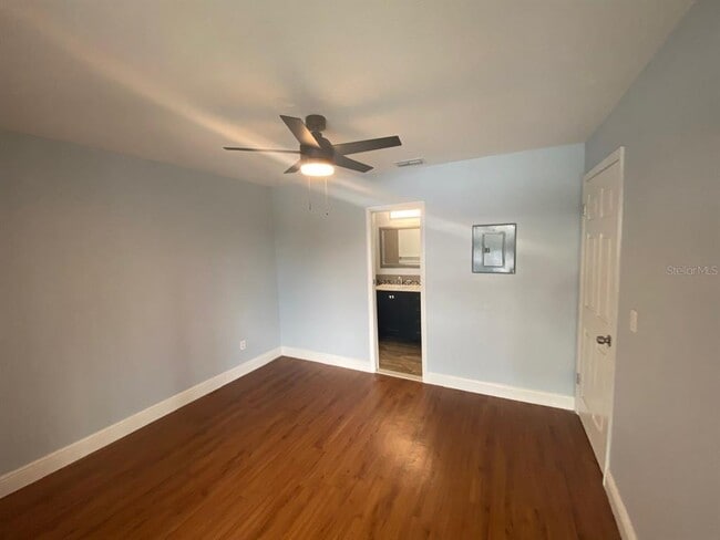 Building Photo - 2612 Grassy Point Dr