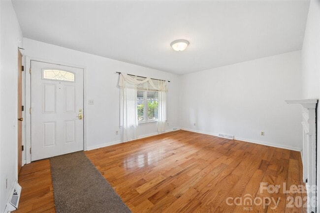 Building Photo - 1037 Stoneybrook Ln