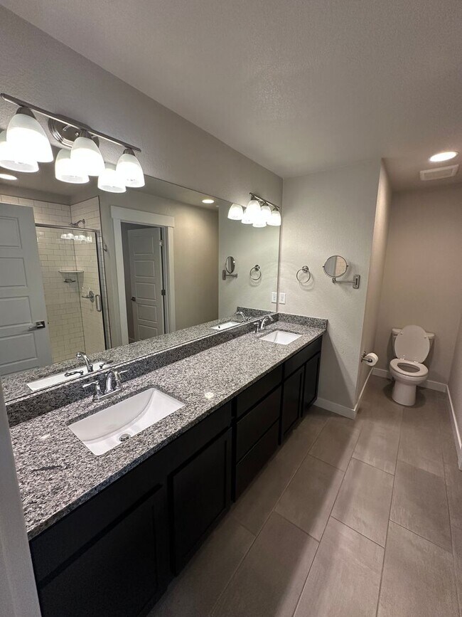 Building Photo - Amazing 3 bedroom townhome in Windsor!