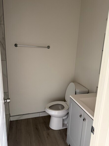 Building Photo - 2750 S Mansfield Ave