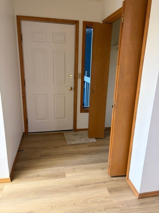 Building Photo - 2 Bedroom 1 Bathroom Condo