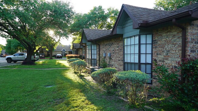 Building Photo - 1601 Faro Dr