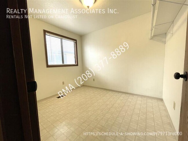 Building Photo - 5349 W Grover St