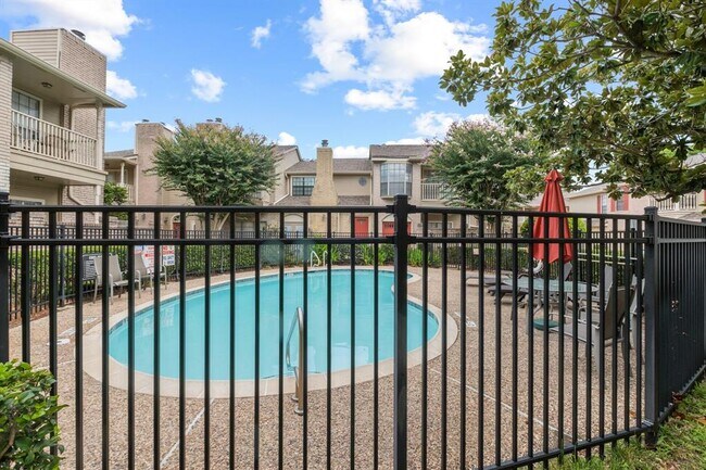 Building Photo - 7350 Kirby Dr