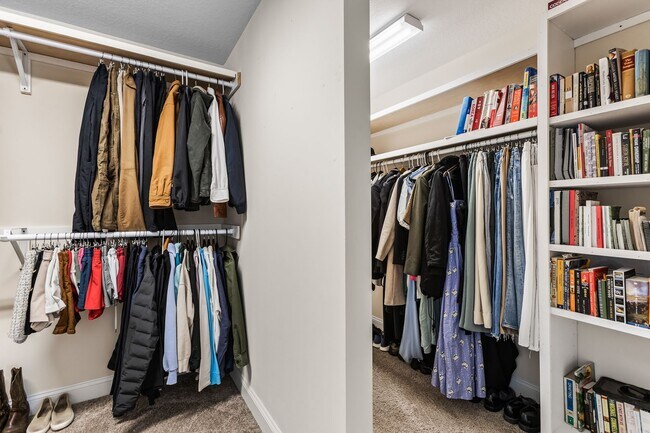 Building Photo - 520 Black Pearl Cir