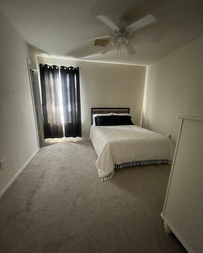 Building Photo - 931 N Sky Dr