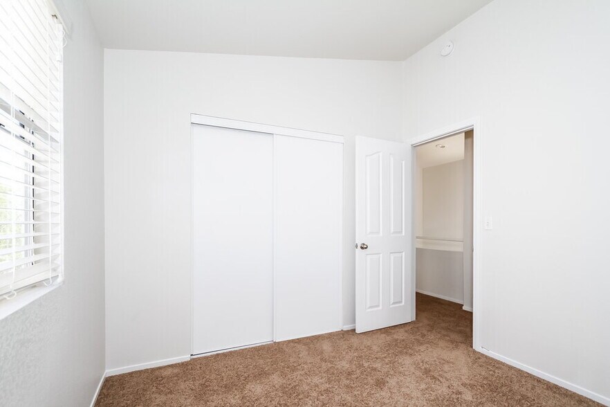 Building Photo - 1424 N Astronomy Cir