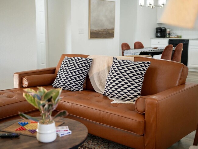 Building Photo - 1 Iris Way