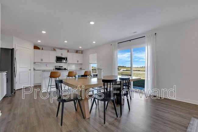 Building Photo - 11 Walnut St