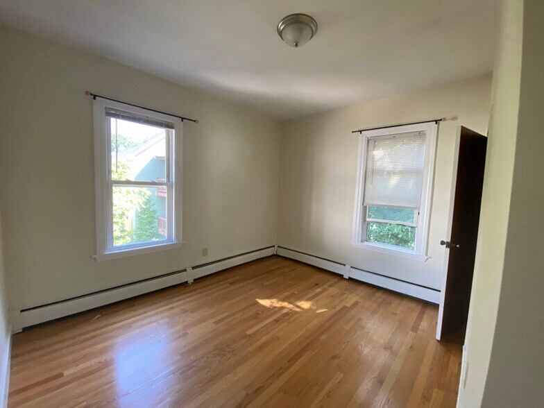 Building Photo - 56 Mozart St