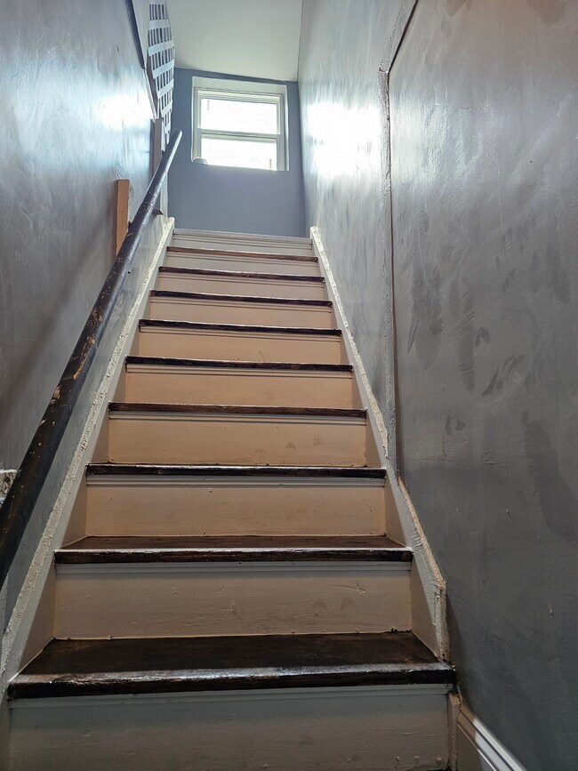 Building Photo - 3179 River Rd