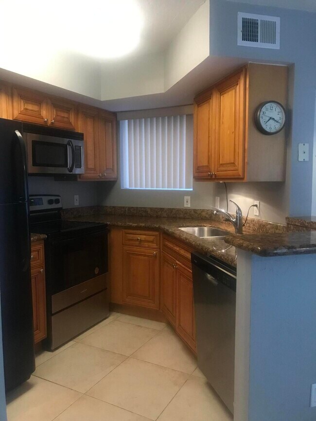 Building Photo - 1850 Charlesmont Dr