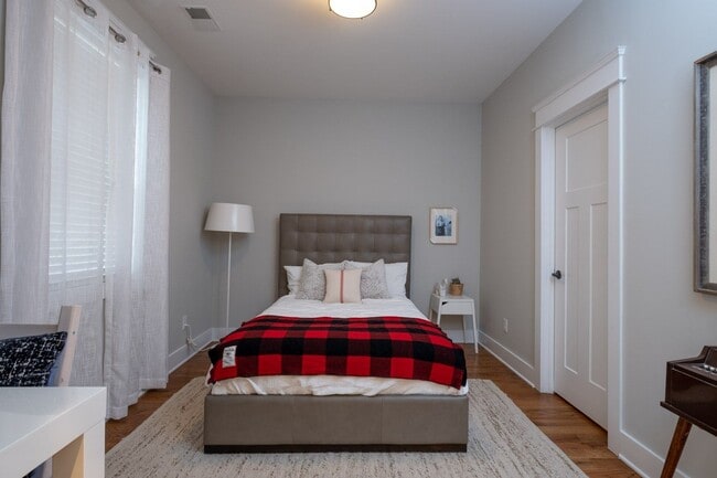 Building Photo - 1811B 6th Ave N