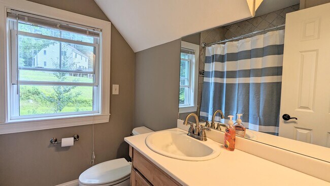 Building Photo - 52 Crestview Dr