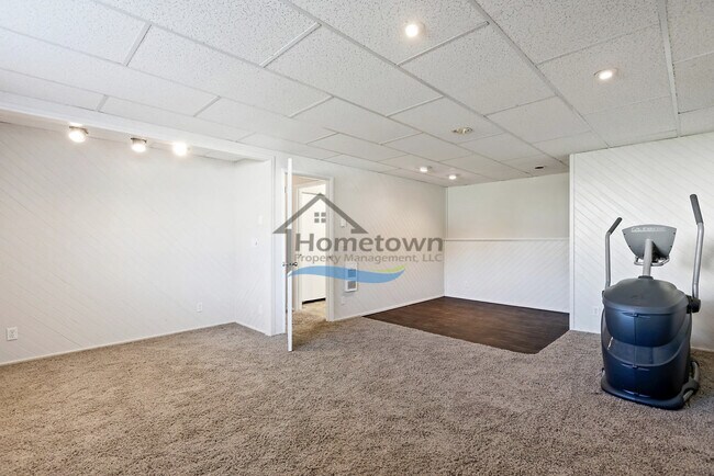 Building Photo - 3 Bedroom 2 Bath home with unique charm right off of 15th in Coeur d'Alene!