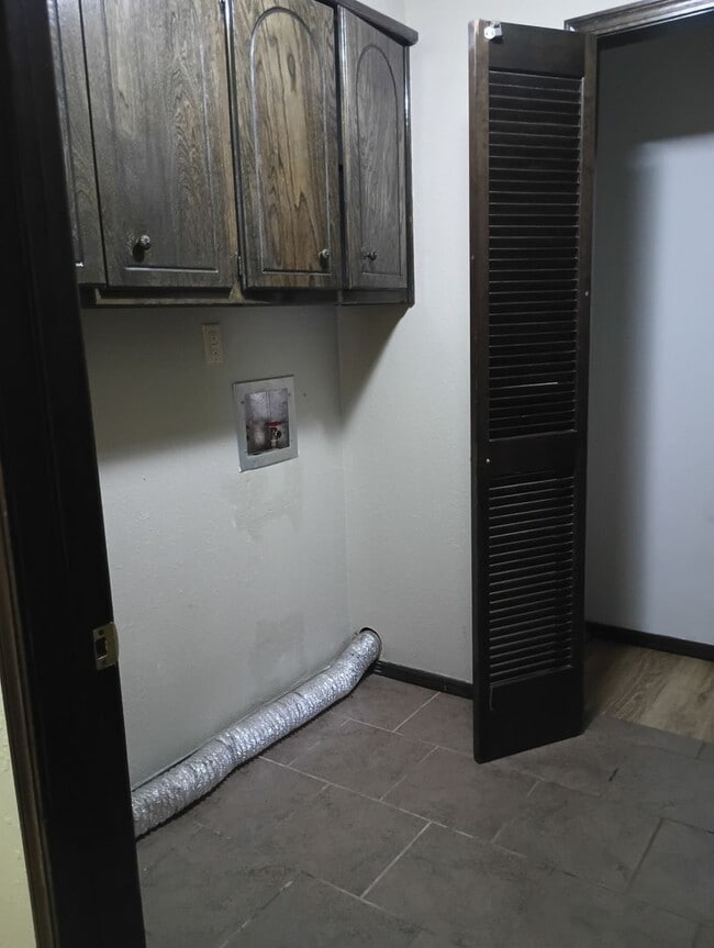Building Photo - Nice duplex