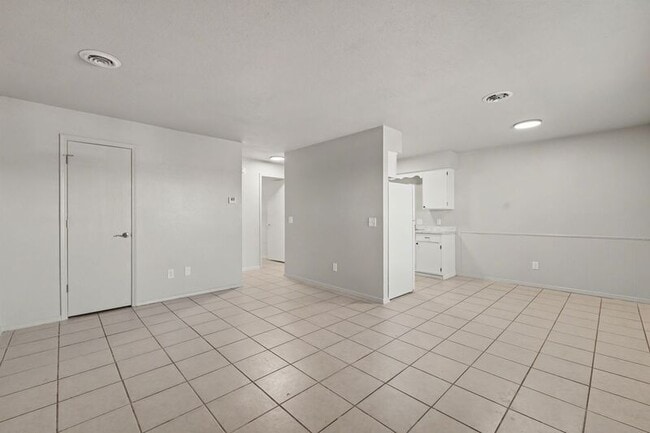 Building Photo - 1243 W Sunset Dr