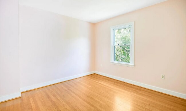 Building Photo - 139 Belview Ave