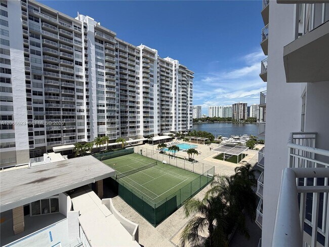 Building Photo - 18031 Biscayne Blvd