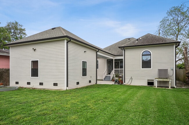 Building Photo - 5280 Warrington Dr