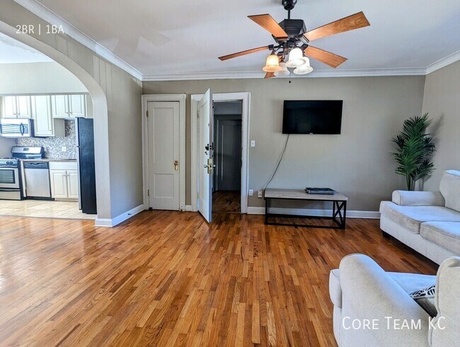 Building Photo - 1107 W 45th St