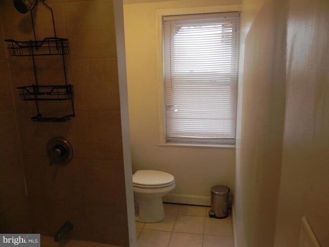 Building Photo - 319 W 28th St