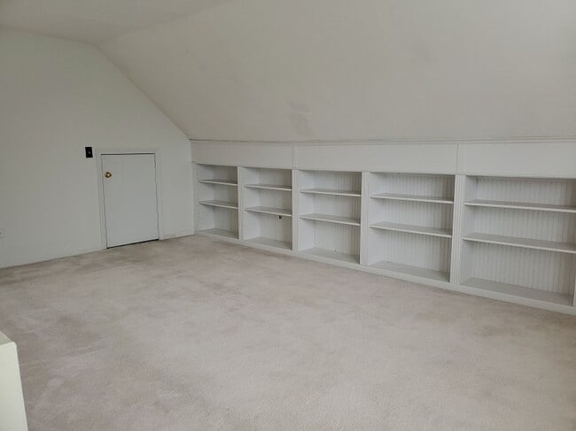 Building Photo - Warm and Inviting Marlborough Single Family Rental Opportunity