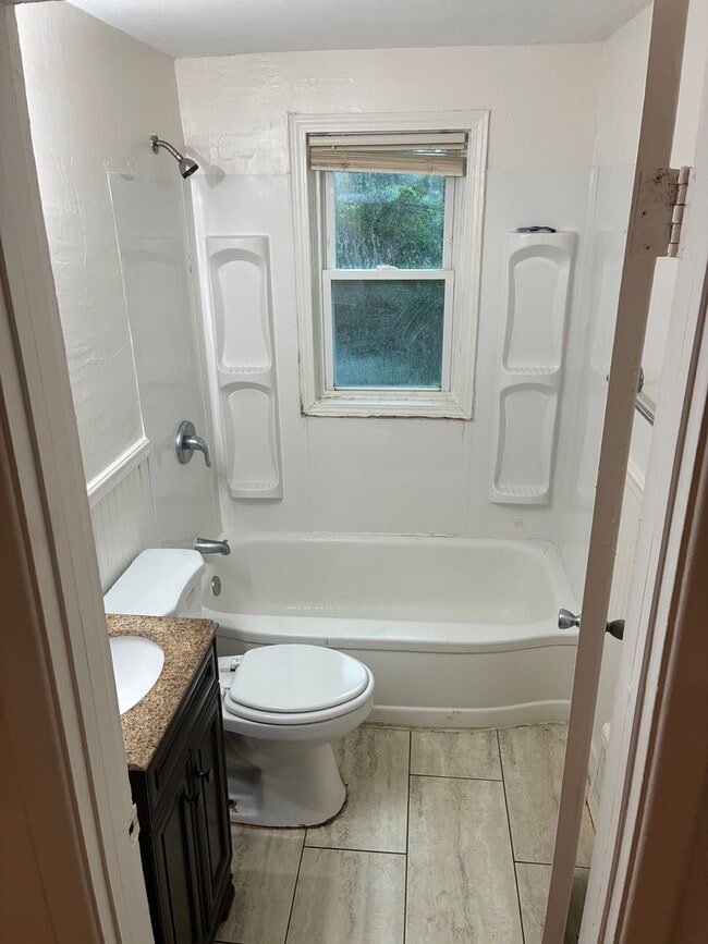 Building Photo - 2 bed 1 bath Conveniently located in Overland on Page