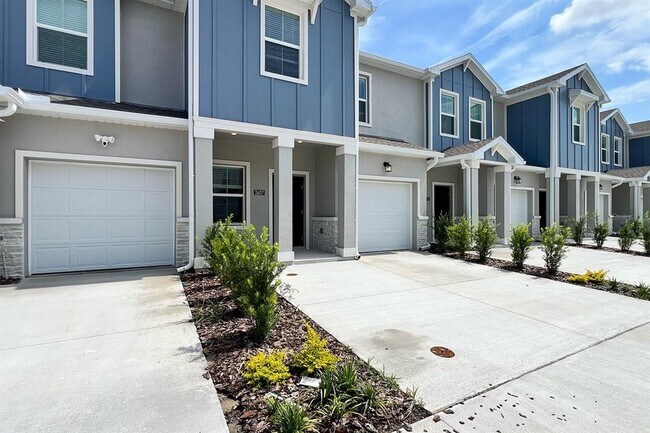Building Photo - 2607 Skyline Lp