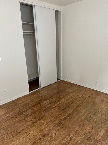 Building Photo - 6546 Hazeltine Ave
