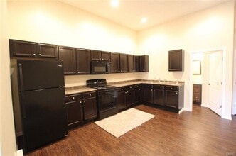 Building Photo - Village of Carthage 2 Bedroom / 1 Full Bath Completely Renovated Apartment
