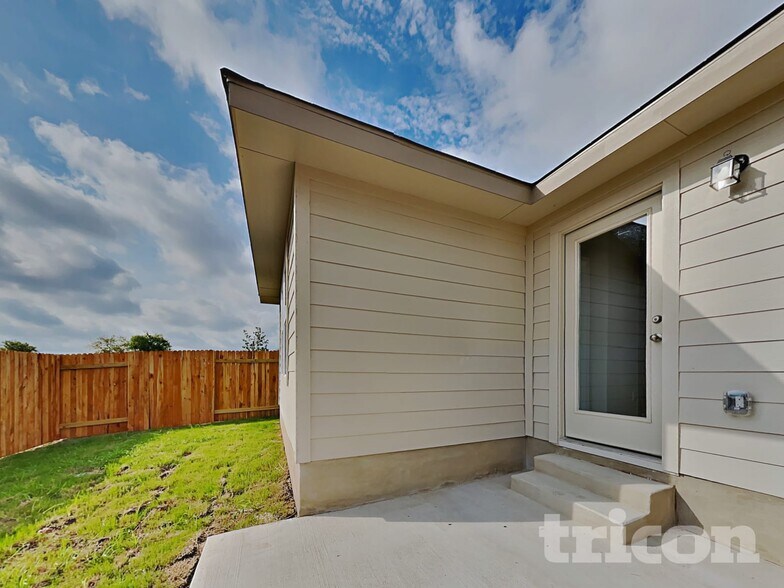 Building Photo - 5217 Sidesaddle Dr