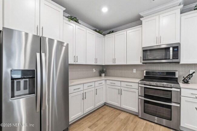 Building Photo - 121 Thistleton Wy