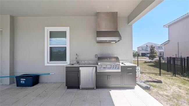 Building Photo - 15614 Vetta Dr