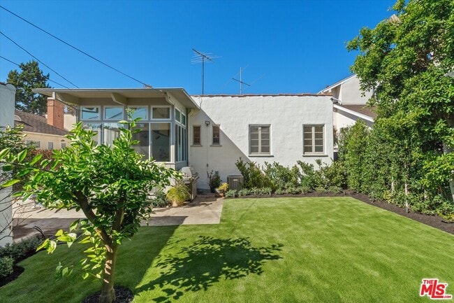 Building Photo - 208 S Rodeo Dr