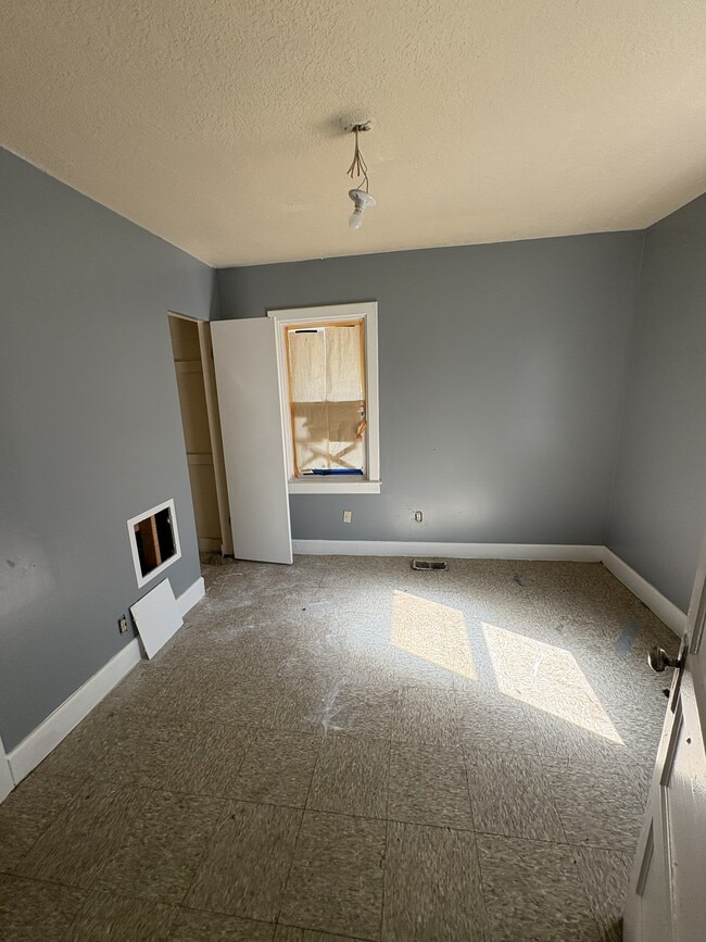 Building Photo - 2525 E Garfield Ave