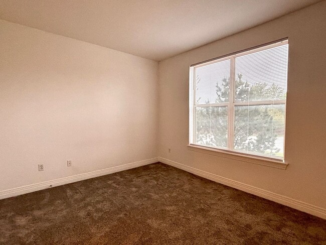 Building Photo - Stylish 1BD/1BA Condo with Garage & Balcony in Sought-After Englewood Location | $1,795/mo