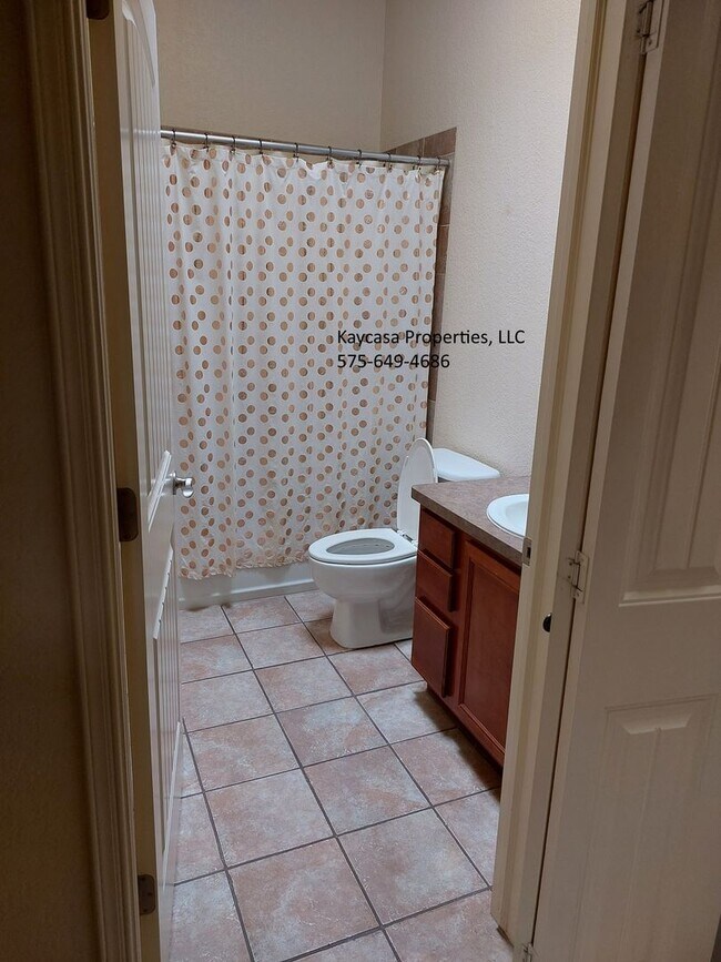 Building Photo - 2417 Cortina Manor
