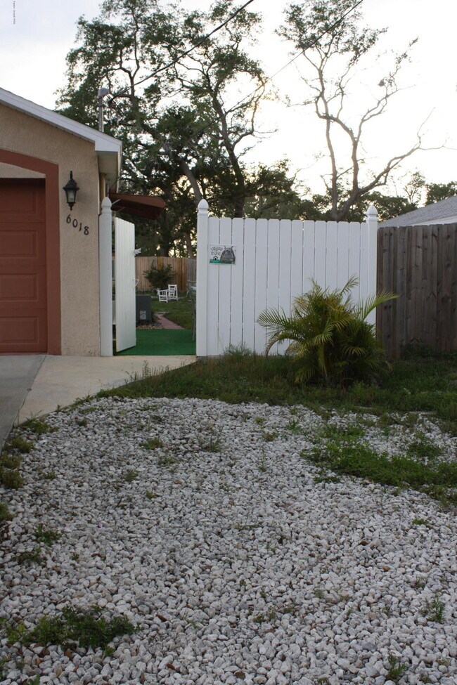 Building Photo - 6018 Apple Ave